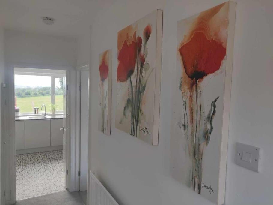 3-bedroom - Close To M4 & Private Off-road Parking Дом отдыха *