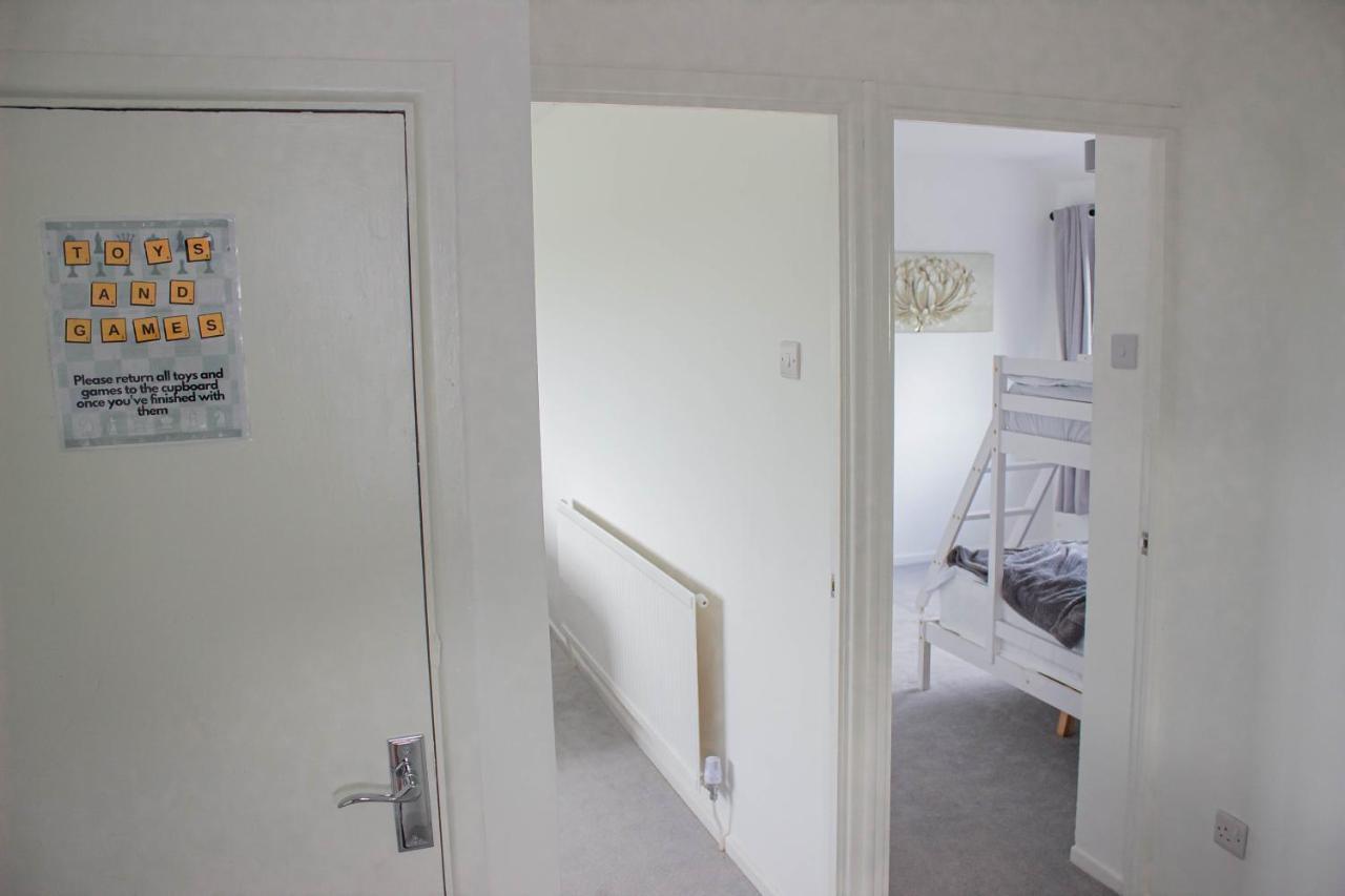 Дом отдыха 3-bedroom - Close To M4 & Private Off-road Parking