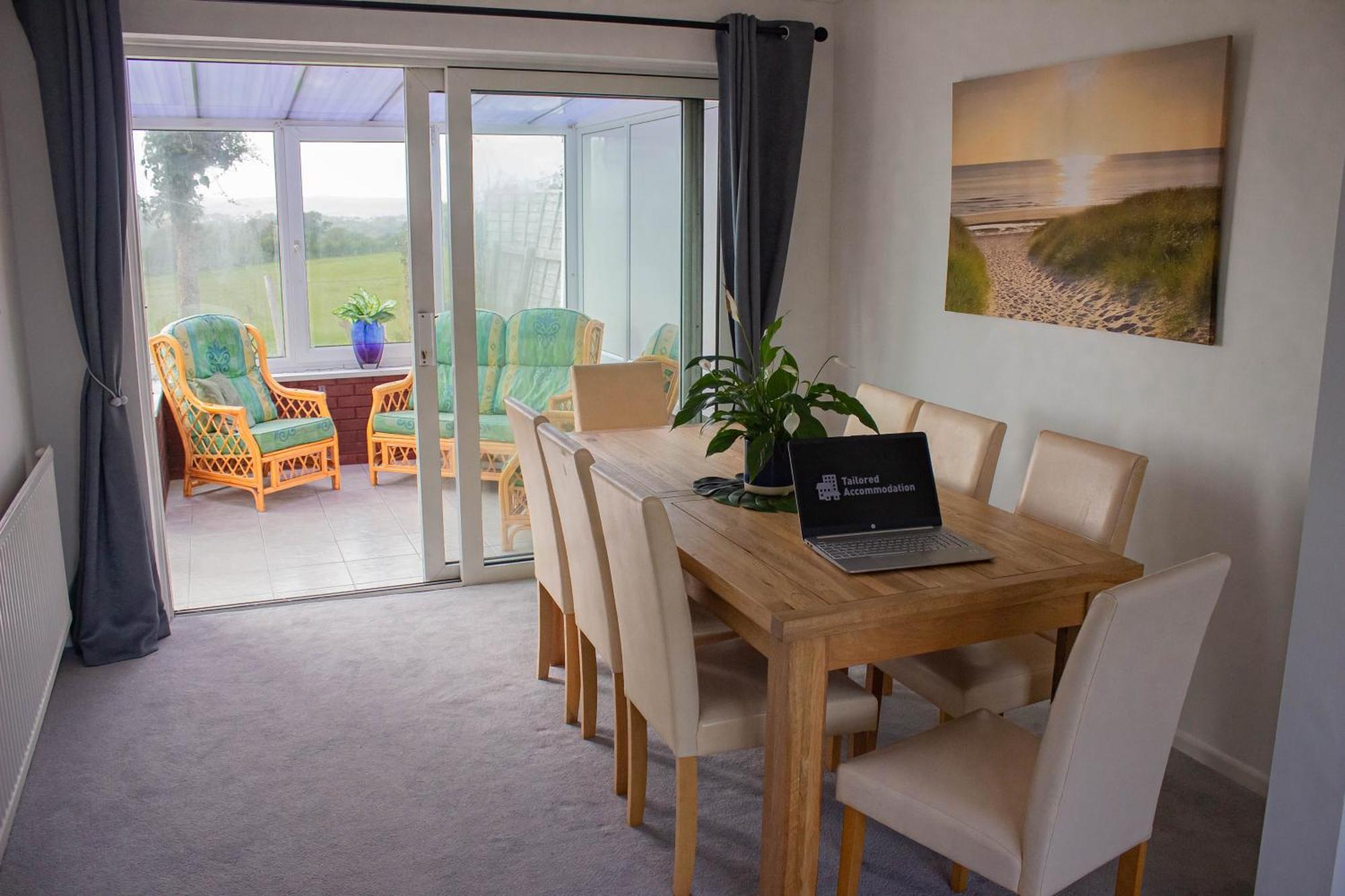 Дом отдыха 3-bedroom - Close To M4 & Private Off-road Parking Суонси